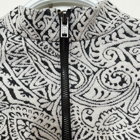 Garage abstract patterned crop top high neck - Picture 4 of 6